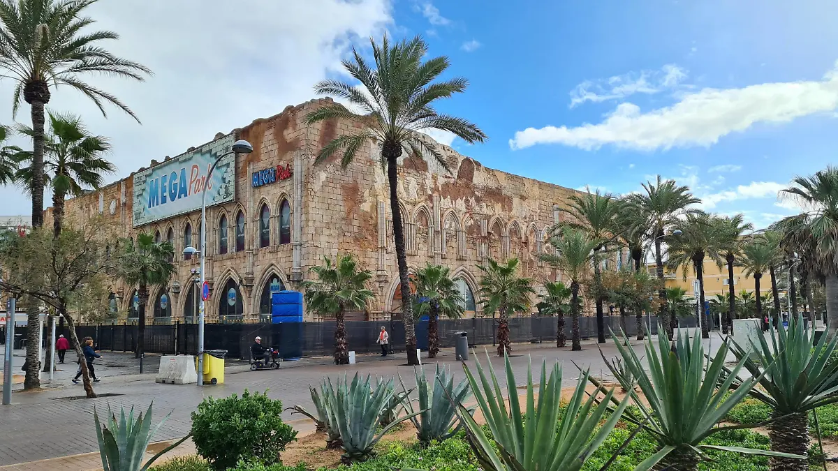 Plama de Mallorca Themenfoto: Mallorca Spanien, Balearen, Playa de Palma, 19.11.2022 Staatsanwaltschaft zieht alle Anklagen im Prozess gegen Megapark-Besitzer BartolomÃ Cursach auf Mallorca zurüc, Themenfoto: Mallorca Spanien, Balearen, Playa de Palma - *** Plama de Mallorca theme photo Mallorca Spain, Balearic Islands, Playa de Palma, 19 11 2022 prosecution withdraws all charges in the trial of megapark owner BartolomÃ Cursach in Mallorca, theme photo Mallorca Spain, Balearic Islands, Playa de Palma Copyright: xAugstx/xEibner-Pressefotox EP_jat