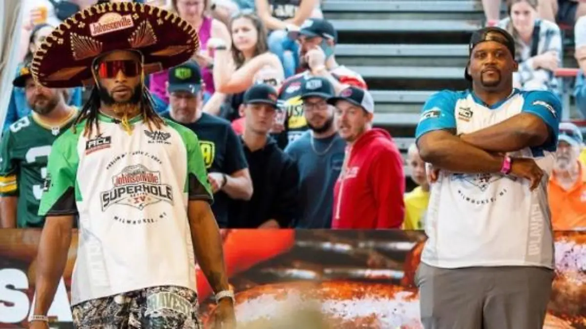 Aaron Jones (28) bei einem Cornhole-Turnier