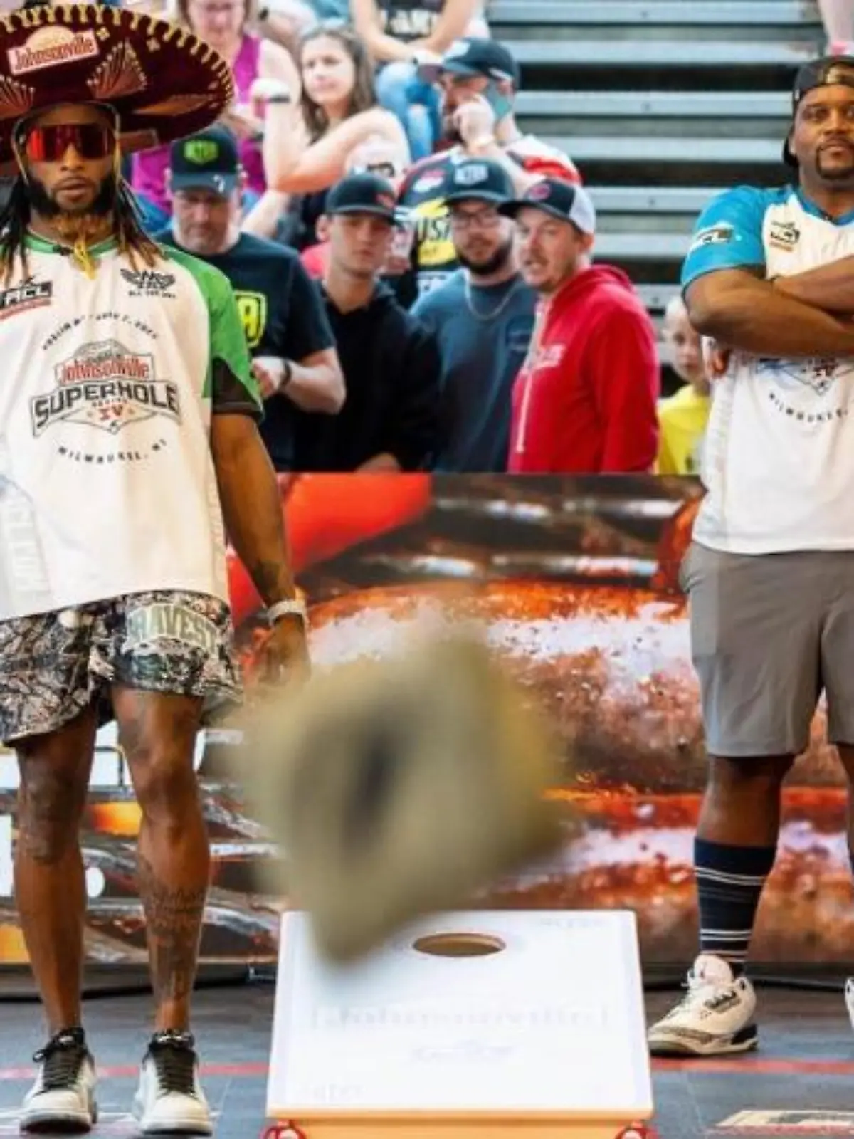 Aaron Jones (28) bei einem Cornhole-Turnier