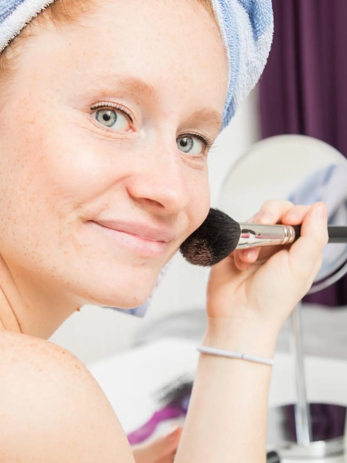 Bild zu: "Make up / Schminke"