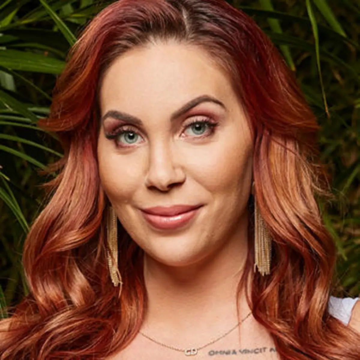 tara-tabitha-t16210