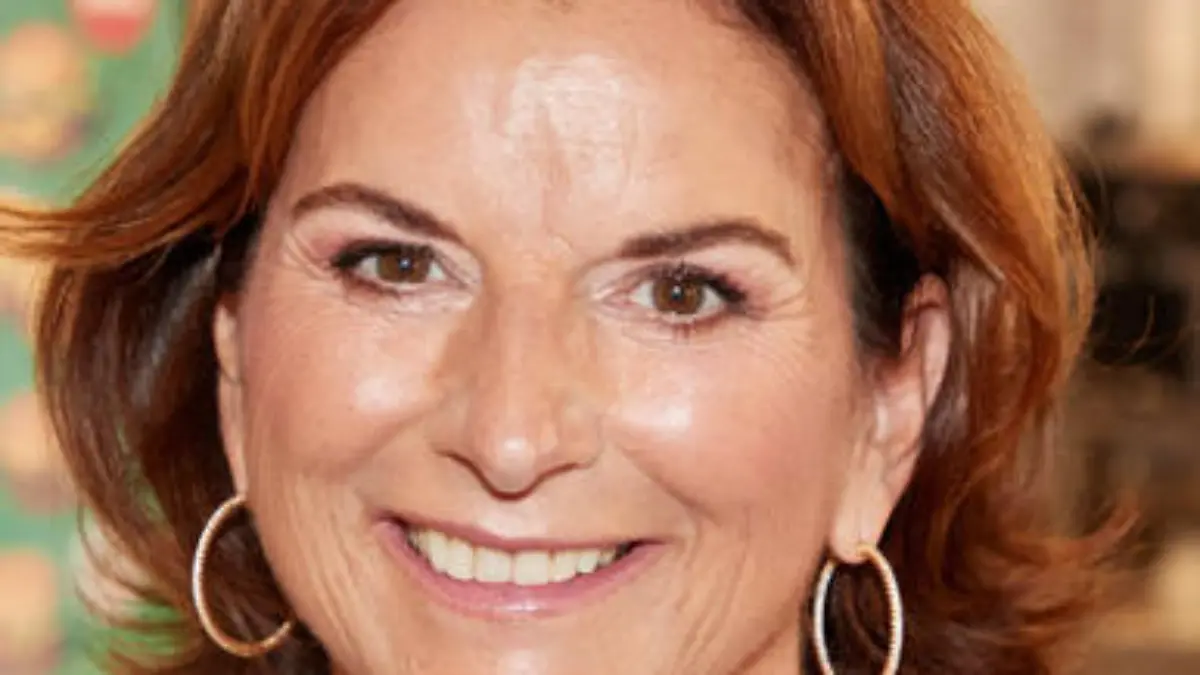 claudia-obert-t17338