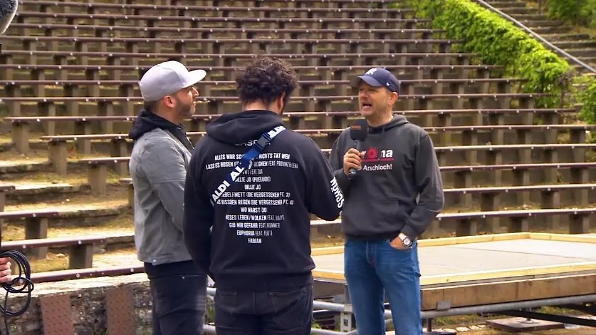 Hoffentlich sind die zwei Herren freundlich zu Mario Barth, sonst landen sie noch auf seiner Liste