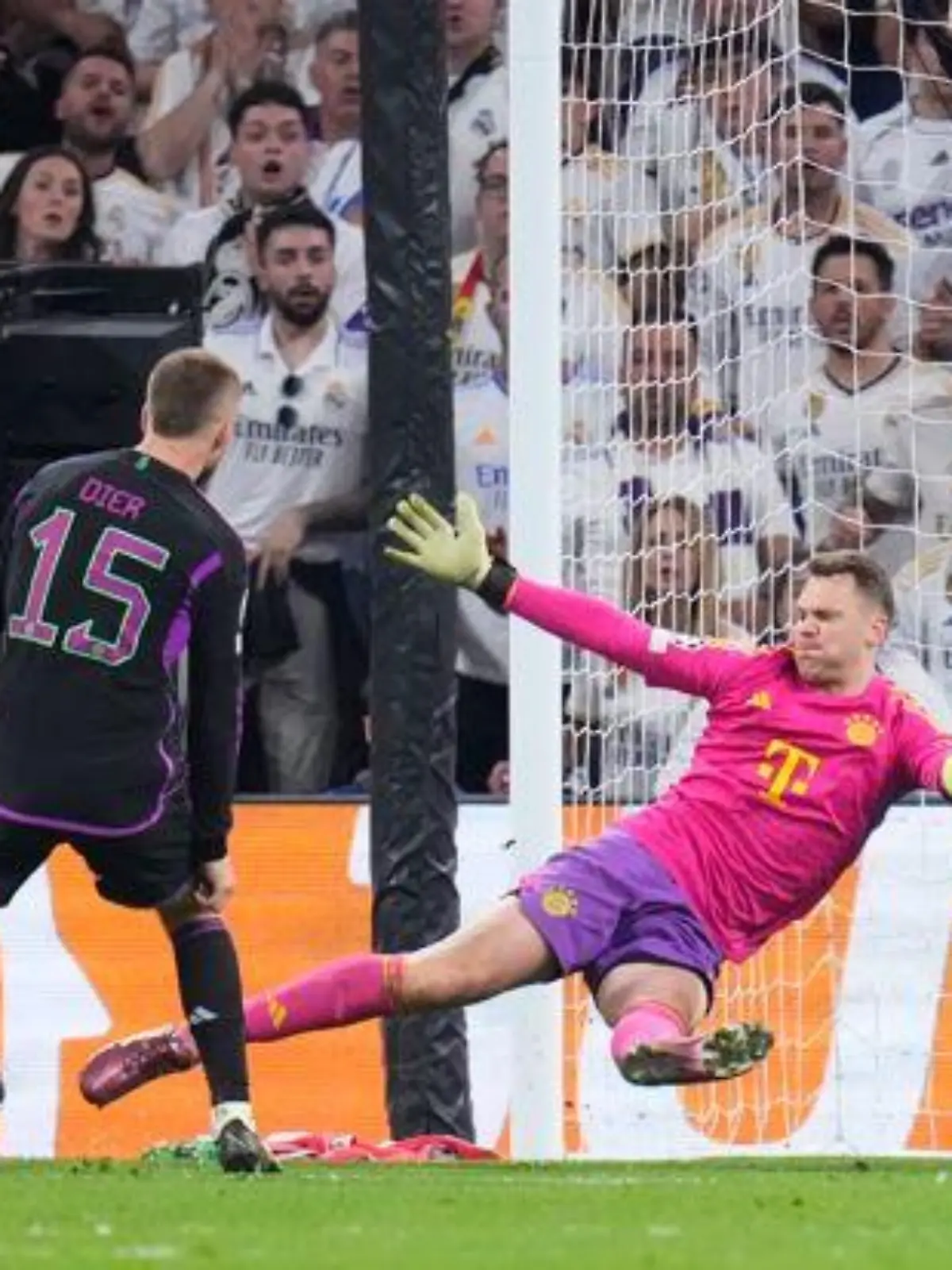 Real Madrids Joselu nutz einen Patzer von Manuel Neuer zum Ausgleich.