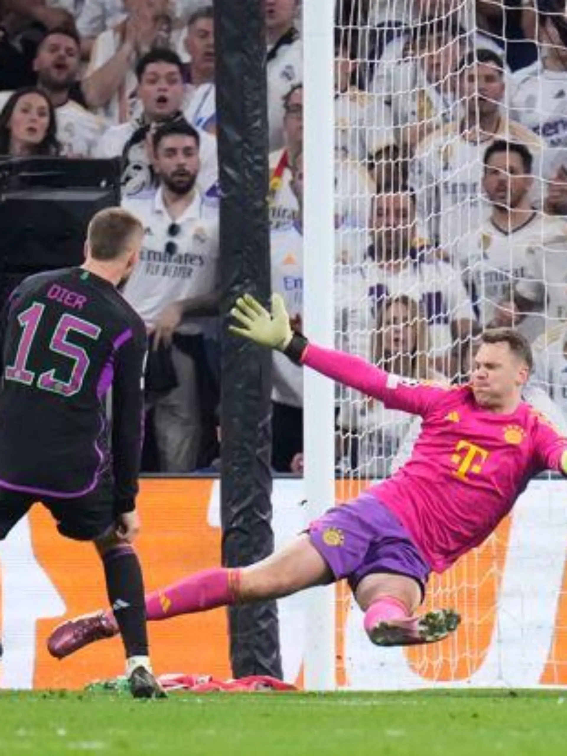 Real Madrids Joselu nutz einen Patzer von Manuel Neuer zum Ausgleich.