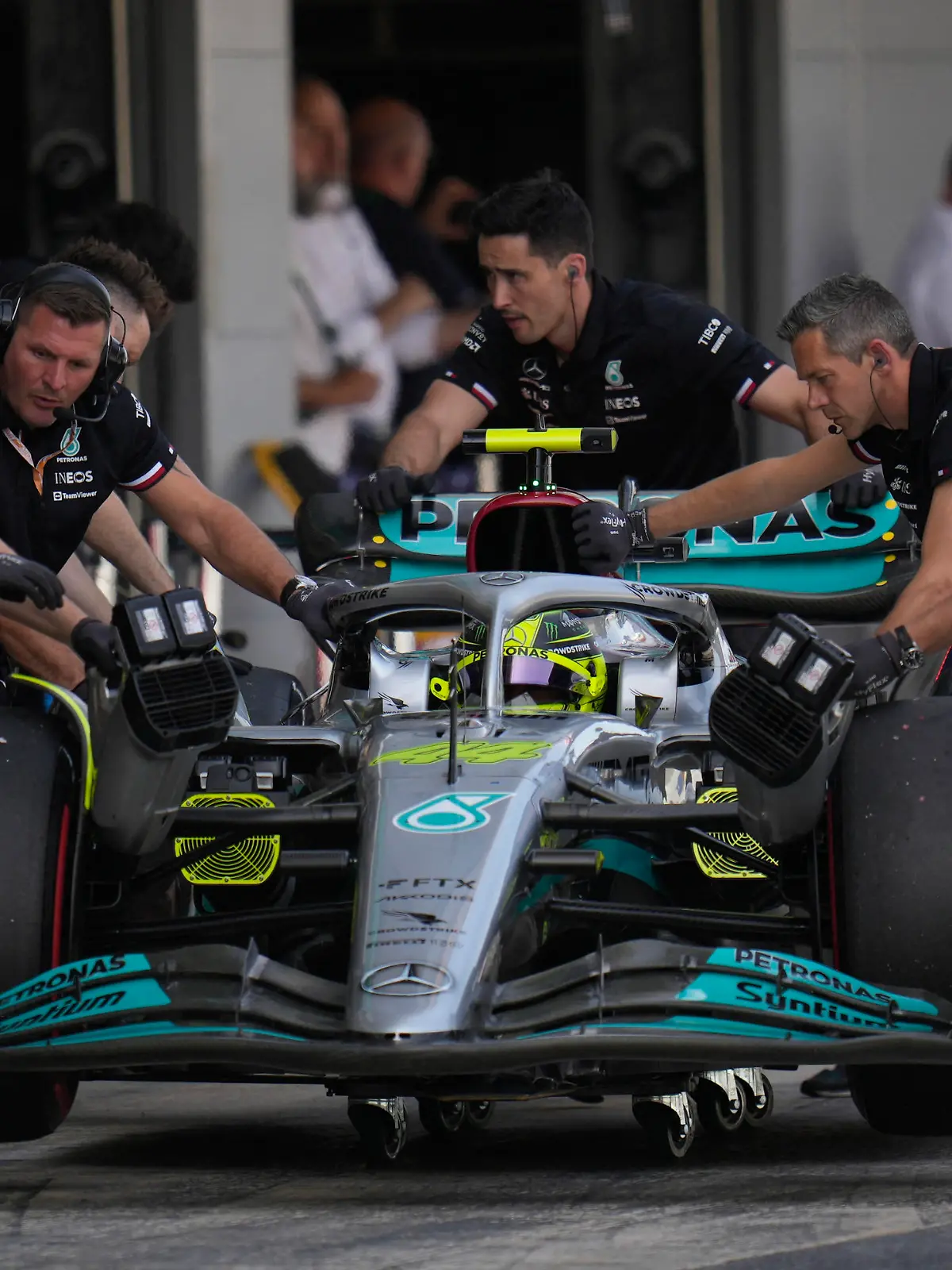 Formula One F1 - Spanish Grand Prix - Circuit de Barcelona-Catalunya, Barcelona, Spain - May 21, 2022  Mercedes' Lewis Hamilton in the pits during qualifying Pool via REUTERS/Manu Fernandez