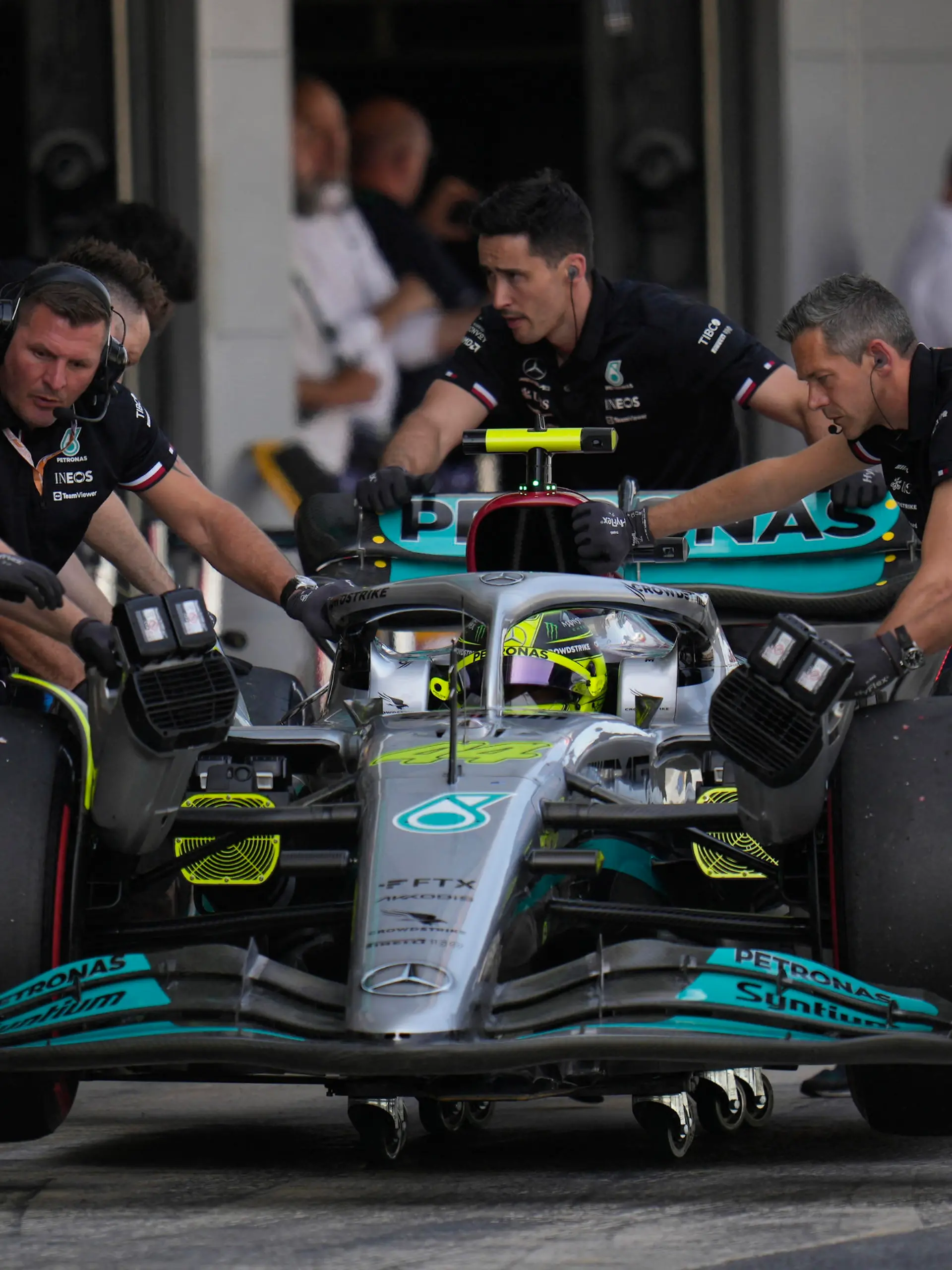Formula One F1 - Spanish Grand Prix - Circuit de Barcelona-Catalunya, Barcelona, Spain - May 21, 2022  Mercedes' Lewis Hamilton in the pits during qualifying Pool via REUTERS/Manu Fernandez