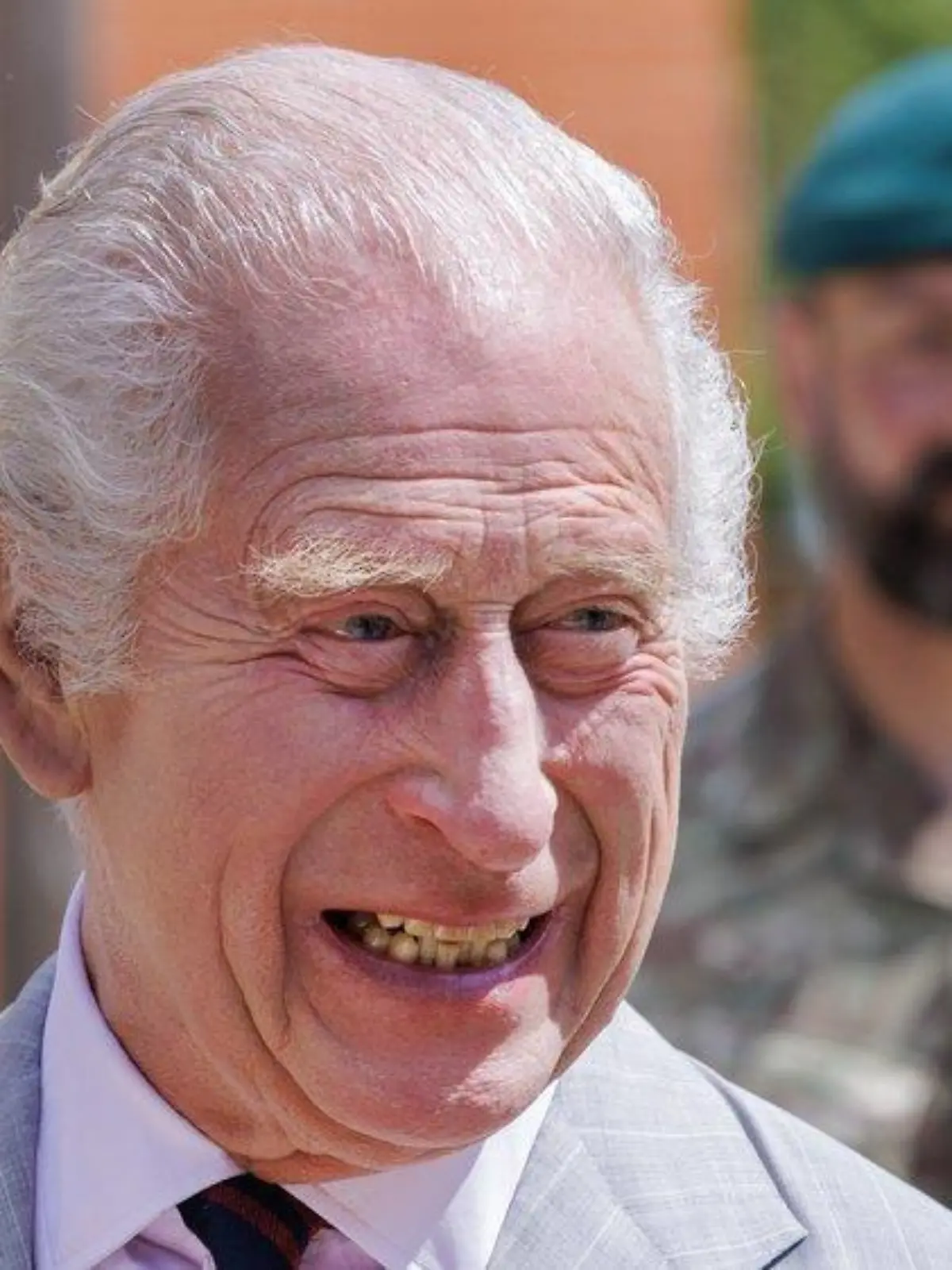 König Charles ist froh, "seinen Käfig" zu verlassen