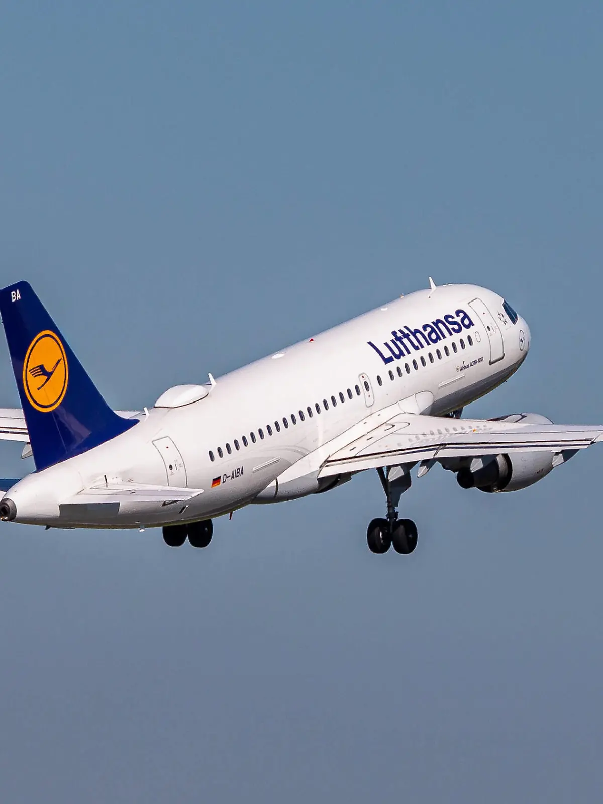  15.06.2020, Lufthansa : Flugzeug der Lufthansa startet am Hamburger Flughafen 15.06.2020, Lufthansa 15.06.2020, Lufthansa *** 15 06 2020, Lufthansa aircraft takes off at Hamburg airport 15 06 2020, Lufthansa 15 06 2020, Lufthansa