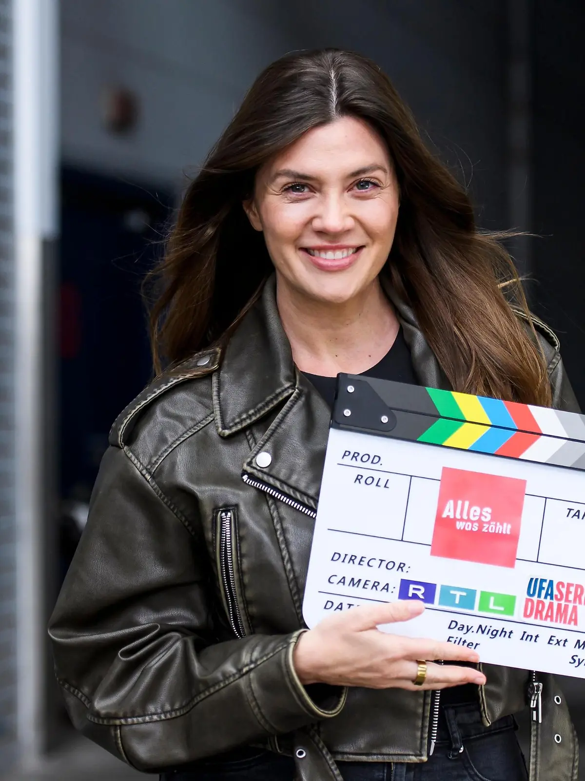 Nadine Klein Nadine Klein spielt Gastrolle als Psychiaterin Dr. Paola Finkenberg bei "Alles was zählt".



+++ Die Verwendung des sendungsbezogenen Materials ist nur mit dem Hinweis und Verlinkung auf RTL+ gestattet. +++