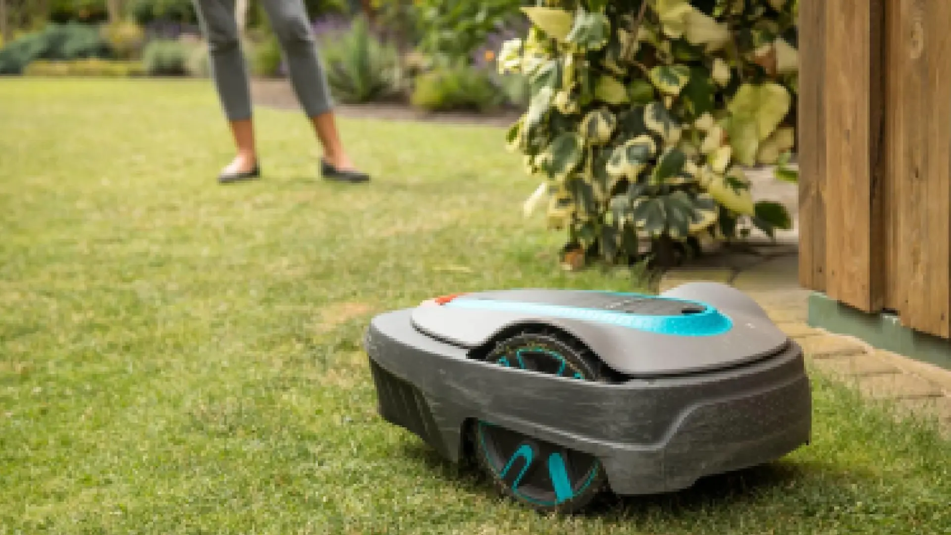 Mähroboter werden immer beliebter, aber viele Eltern unterschätzen die Gefahr für ihre Kinder. (Symbolbild)