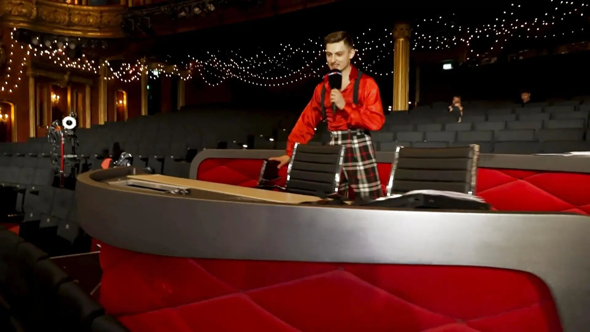 Hier wurden schon seeeehr viele Punkte vergeben. Das alte „Let’s Dance“-Jurypult kommt in Show 10 zu neuen Ehren.