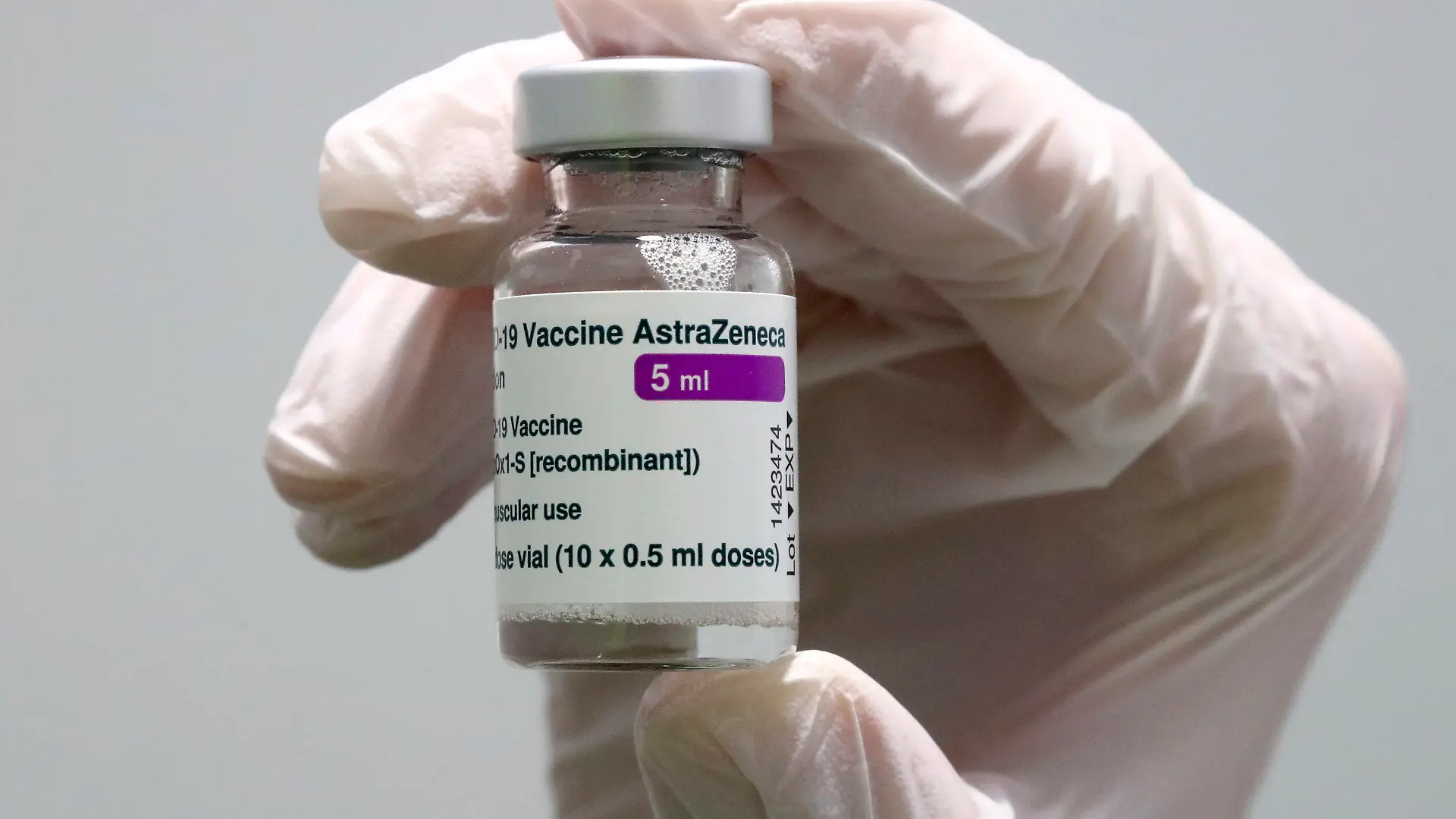FILE - Medical staff prepares an AstraZeneca coronavirus vaccine during preparations at the vaccine center in Ebersberg near Munich, Germany, Monday, March 22, 2021. The pharma giant AstraZeneca has requested that its European authorization for its COVID vaccine be pulled, according to the EU medicines regulator on Wednesday, May 8, 2024. (AP Photo/Matthias Schrader, FILE)