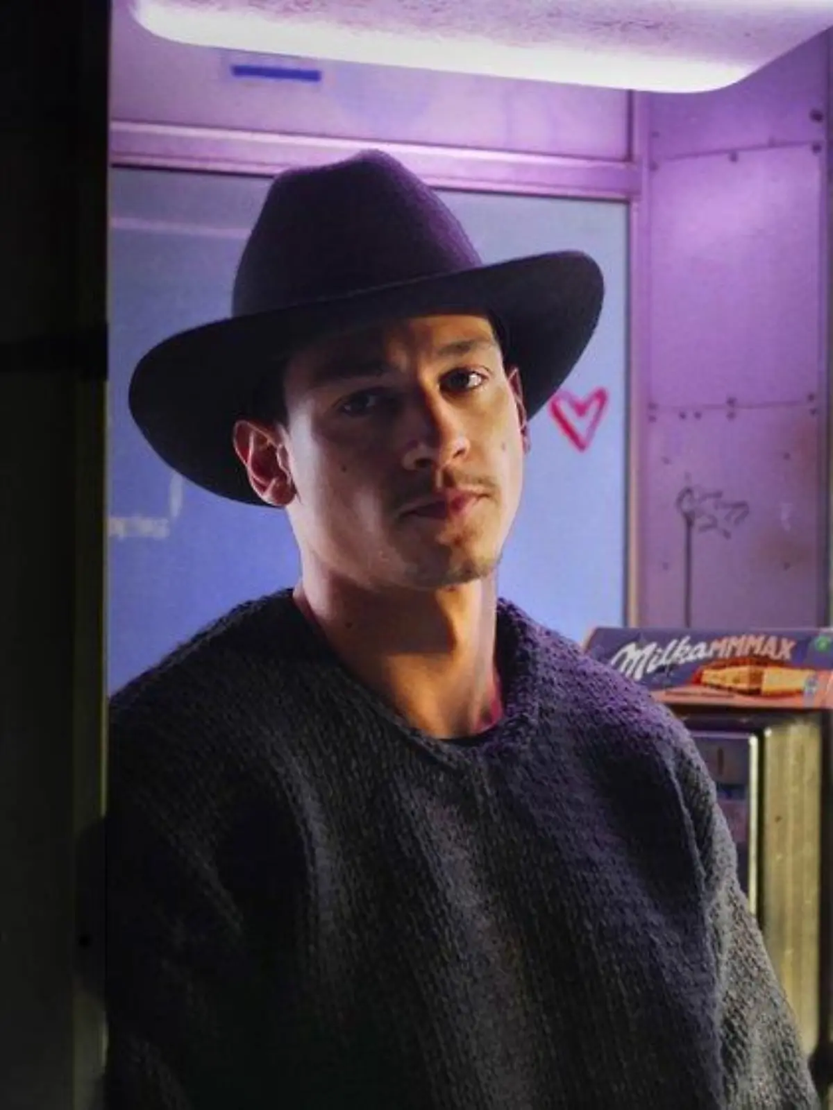 Emilio Sakraya will seinen Fans mit TikTok-Challenge Mut machen