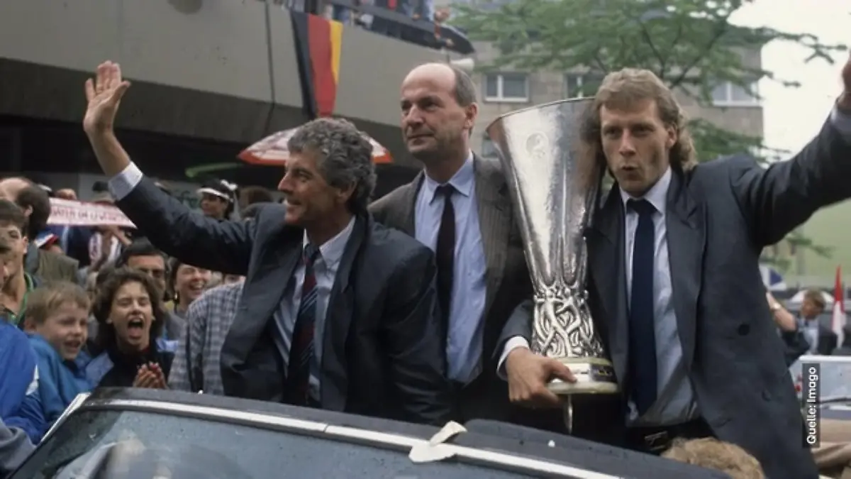 Leverkusens Europa-Held feiert Finaleinzug Ribbeck sieht Bayer als Favorit