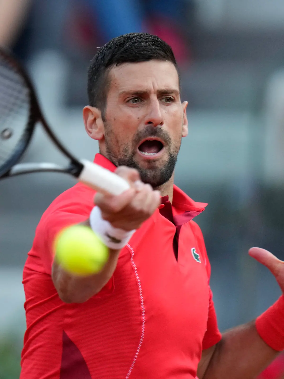 10.05.2024, Italien, Rom: Tennis: ATP-Tour - Rom, Einzel, Herren, 2. Runde, Djokovic (Serbien) - Moutet (Frankreich): Novak Djokovic in Aktion. Foto: Alessandra Tarantino/AP/dpa +++ dpa-Bildfunk +++