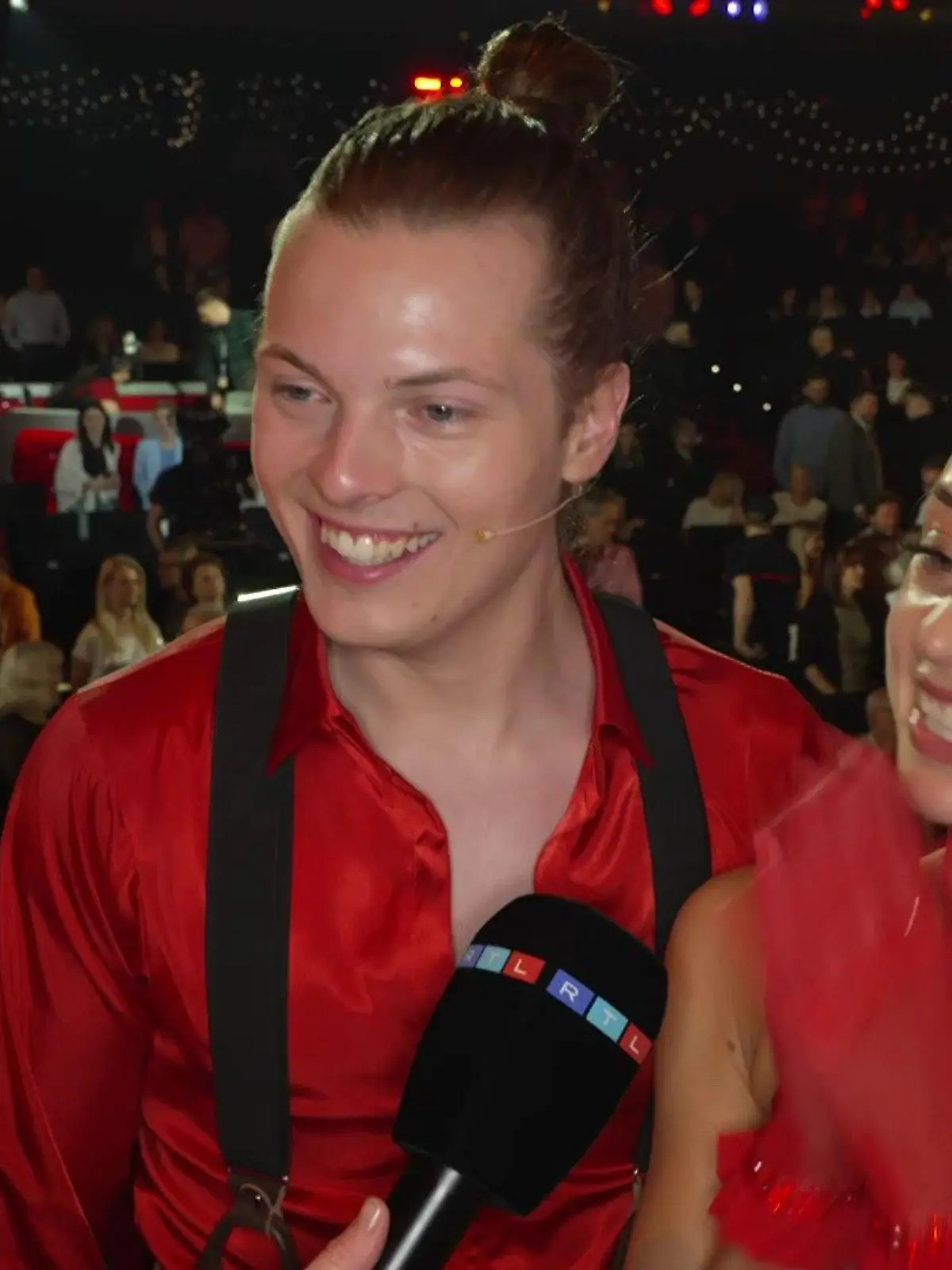 Gabriel Kelly und Malika Dzumaev freuen sich riesig über ihren Einzug ins "Let's Dance"-Halbfinale.