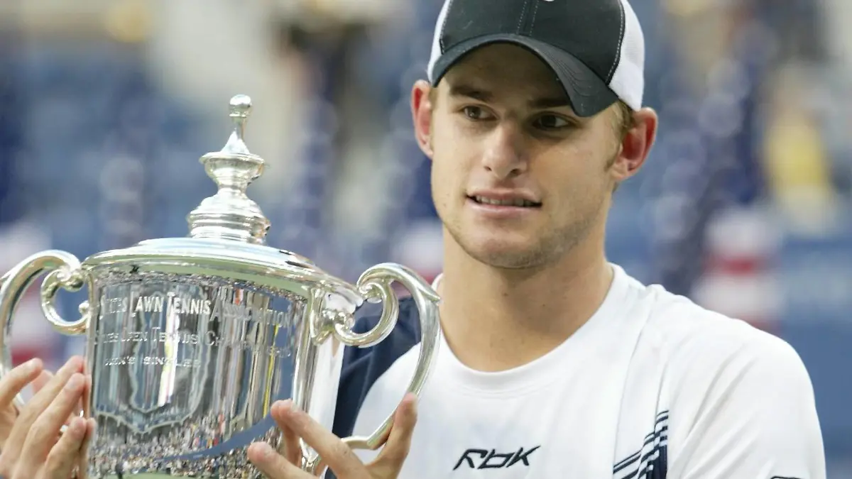 Bildnummer: 11411021  Datum: 07.09.2003  Copyright: imago/Icon SMI
September 7, 2003: Andy Roddick (USA) during the 2003 Mens Finals Match at the US Open in Arthur Ashe Stadium at the Billie Jean King Tennis Center in Flushing, New York. PUBLICATIONxINxGERxSUIxAUTxHUNxRUSxSWExNORxONLY Icon3302003090754; Tennis x1x xkg 2003 hoch  o0 sieg Siegerehrung Pokal Trophäe Objekte

Image number 11411021 date 07 09 2003 Copyright imago Icon Smi September 7 2003 Andy Roddick USA during The 2003 Mens Finals Match AT The U.S. Open in Arthur Ashe Stage AT The Billie Jean King Tennis Center in Flushing New York PUBLICATIONxINxGERxSUIxAUTxHUNxRUSxSWExNORxONLY  Tennis x1x xkg 2003 vertical o0 Victory Award Ceremony Cup Trophy Objects 