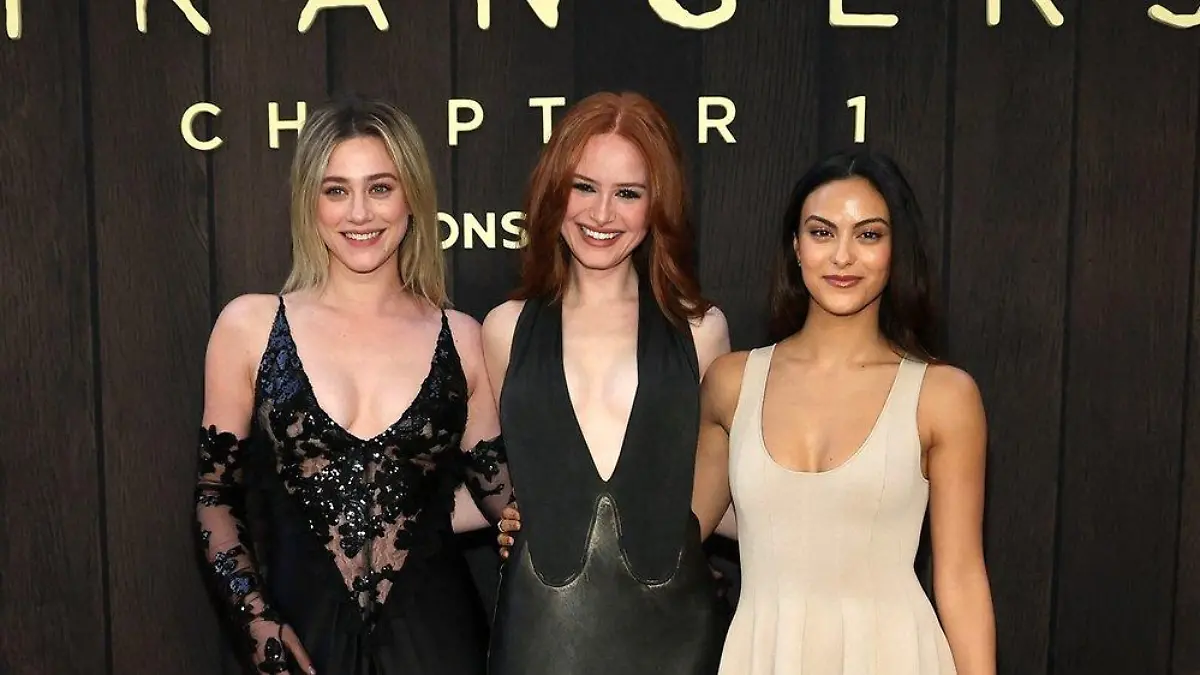 Madelaine Petsch feiert "Riverdale"-Reunion mit Co-Stars