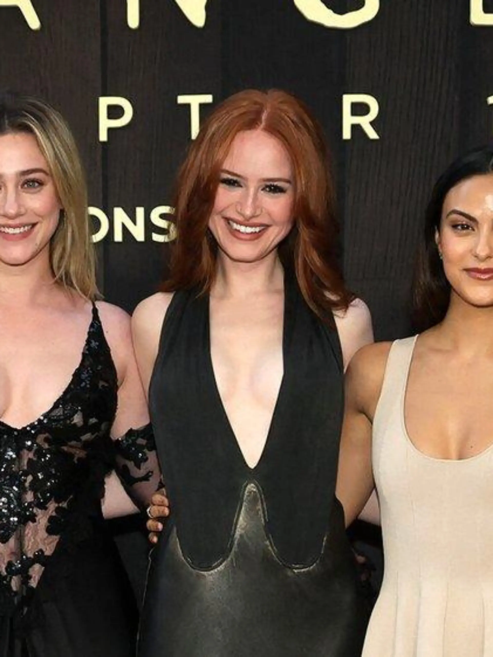 Madelaine Petsch feiert "Riverdale"-Reunion mit Co-Stars