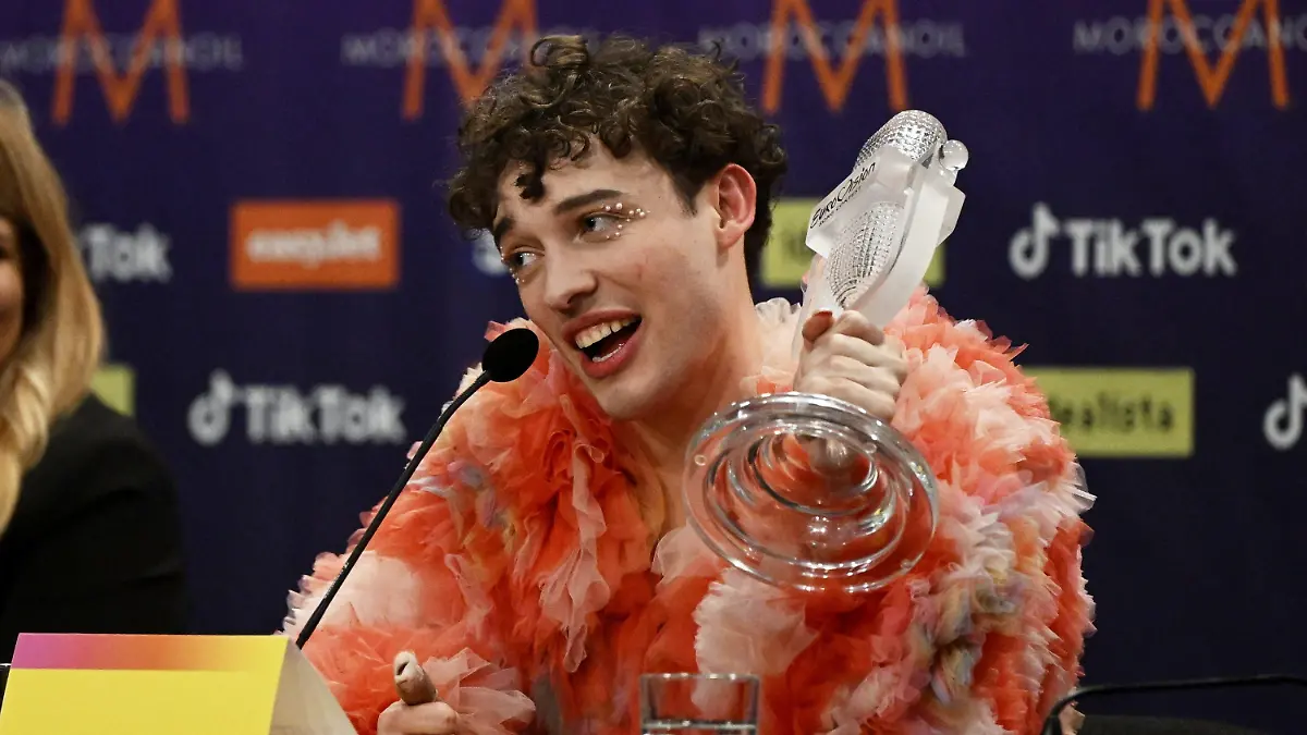 12.05.2024, Schweden, Malmö: Der Gewinner des Eurovision Song Contest Nemo aus der Schweiz sprricht während der Pressekonferenz nach dem Finale. Foto: Antti Aimo-Koivisto/Lehtikuva/dpa +++ dpa-Bildfunk +++