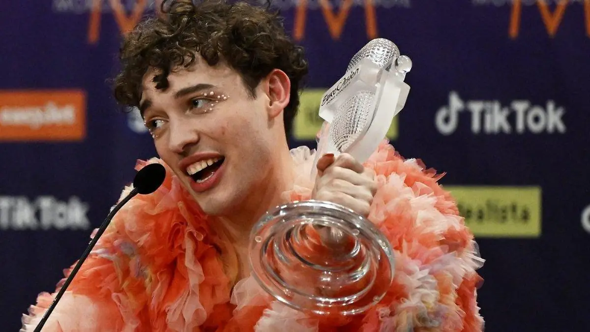 Nach ESC-Sieg zu viel gejubelt: Nemo zerstört Trophäe