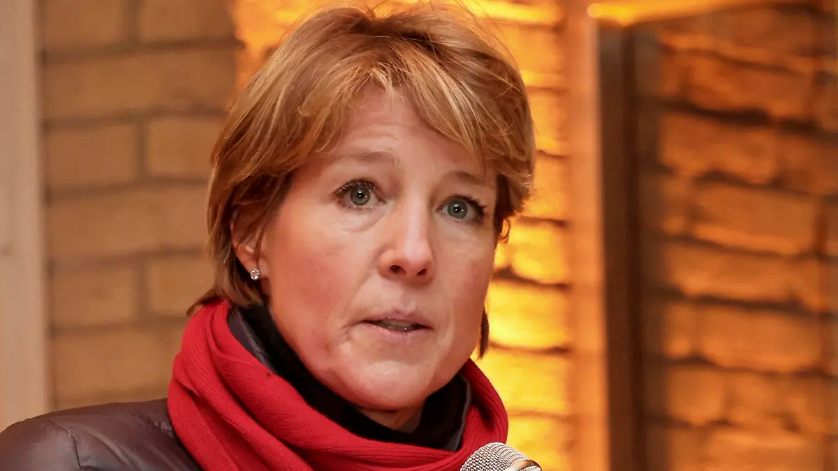 Christina Block erster offizieller Auftritt und Rede nach dem Drama um die angebliche "Entführung" ihrer Kinder Christina Block hielt auf dem Neujahrsempfang des Elysee Hotels eine kurze Rede und ging dabei auf die Gerichte und die Medien ein Kaum einer hatte es erwartet. Christina Block hielt am Dinetag abend auf dem Block Neujahhrsempfang Punsch unterm Dach im Hotel Grand Elysee am Dienstag 09.01.2024 in Hamburg