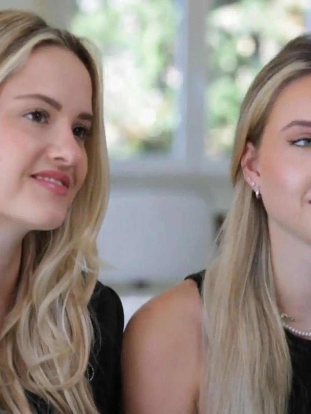 Davina und Shania Geiss wollen ihr eigenes Geld verdienen und schnuppern einmal Luft in der Immobilienbranche.