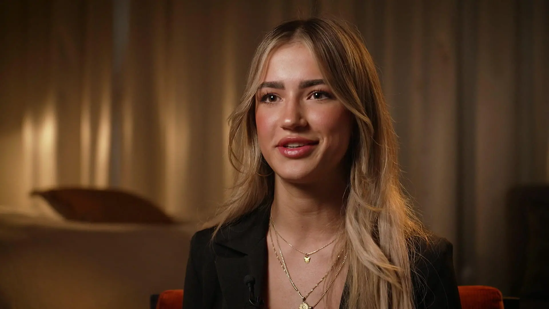 Wie Joelle Marie Jaracz mit ihrem neuen Ruhm umgeht Angebliche Freundin von Till Lindemann