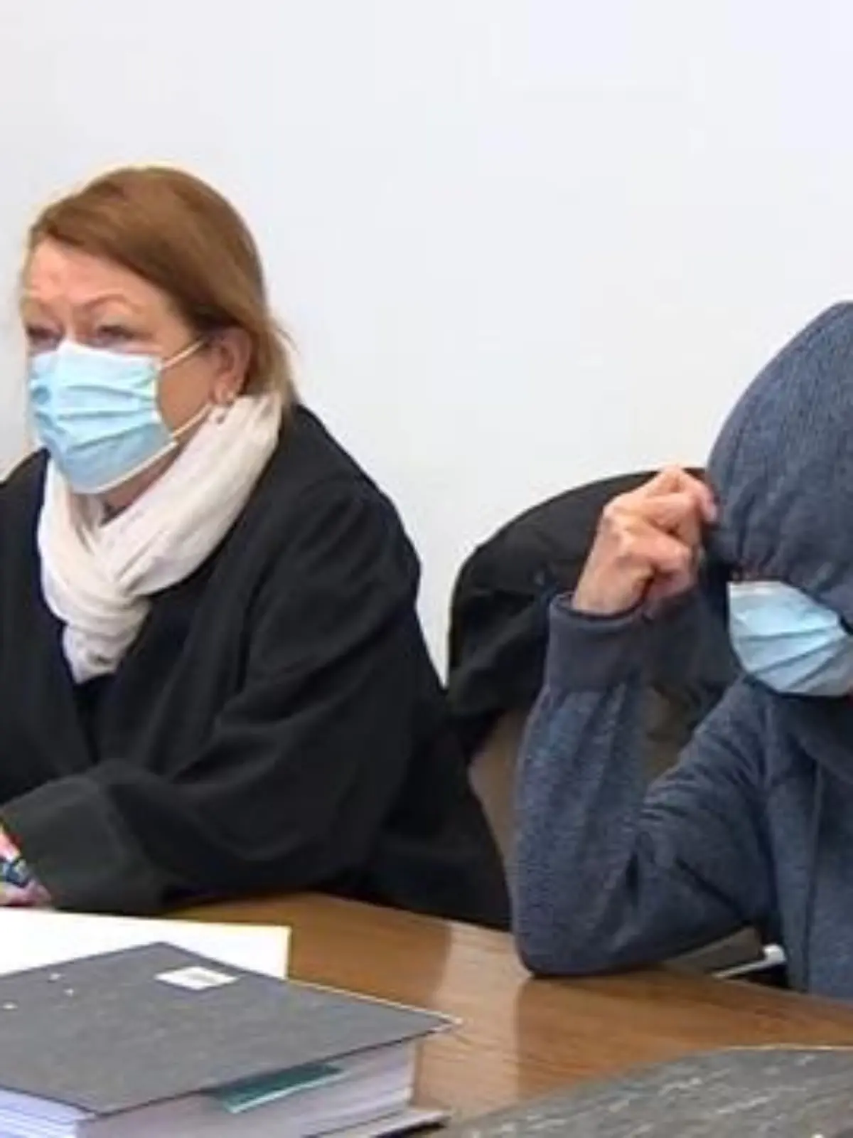 Wie konnte sie das nur mit ihrem Gewissen vereinbaren? Das Kölner Landgericht verurteilte jetzt die 63-Jährige Ursula N. zu lebenslanger Haft, weil sie ihrem behinderten Bruder einen Medikamentencocktail in den Bananenshake mischte. Der körperlich und geistig stark beeinträchtigte 64-Jährige starb daran.