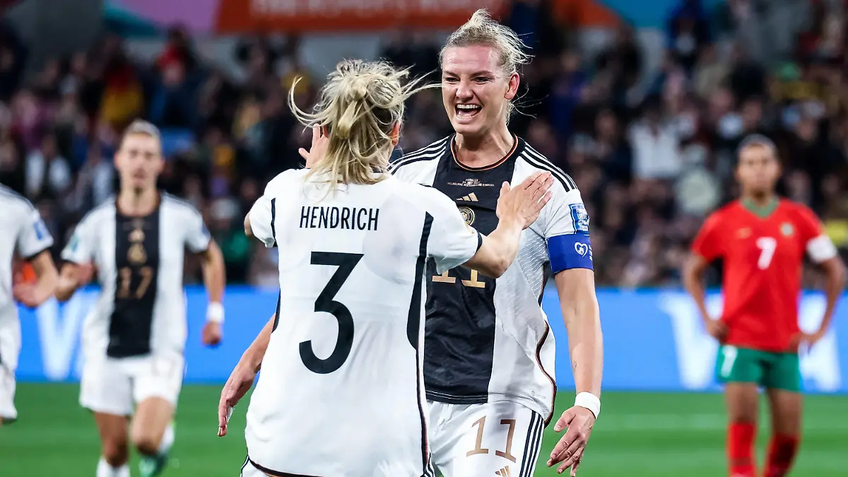 FIFA Frauen-Weltmeisterschaft 2023: Deutschland - Marokko 24.07.2023 Jubel zum 1:0 durch Alexandra Popp Deutschland, 11 Kathrin Hendrich Deutschland, 3, Alexandra Popp Deutschland, 11 FIFA Frauen-Weltmeisterschaft 2023: Deutschland - Marokko Melbourne / Naarm, Melbourne-Rectangular-Stadion, 23.07.2023 *** FIFA Womens World Cup 2023 Germany Morocco 24 07 2023 Cheers to 1 0 by Alexandra Popp Germany, 11 Kathrin Hendrich Germany, 3 , Alexandra Popp Germany, 11 FIFA Womens World Cup 2023 Germany Morocco Melbourne Naarm, Melbourne Rectangular Stadium, 23 07 2023. Copyright: xBEAUTIFULxSPORTS/Jonesx