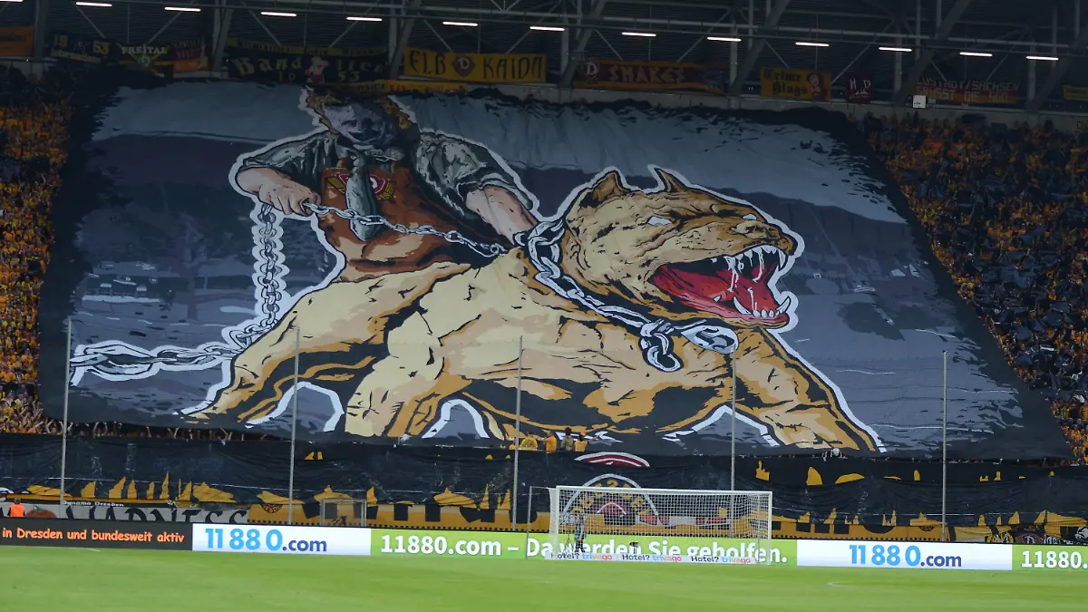 Fußball I Herren I Saison 2021-2022 I 2.Bundesliga Relegation I Rückspiel I SG Dynamo Dresden - 1. FC Kaiserslautern I 24.05.2022 Choreo der Fans der SG Dynamo Dresden Dresden Rudolf-Harbig-Stadion Sachsen Deutschland *** Soccer I Men I Season 2021 2022 I 2 Bundesliga Relegation I Second leg I SG Dynamo Dresden 1 FC Kaiserslautern I 24 05 2022 Choreo of the fans of SG Dynamo Dresden Dresden Rudolf Harbig Stadium Saxony Germany Copyright: xLobeca/MaxxKrausex