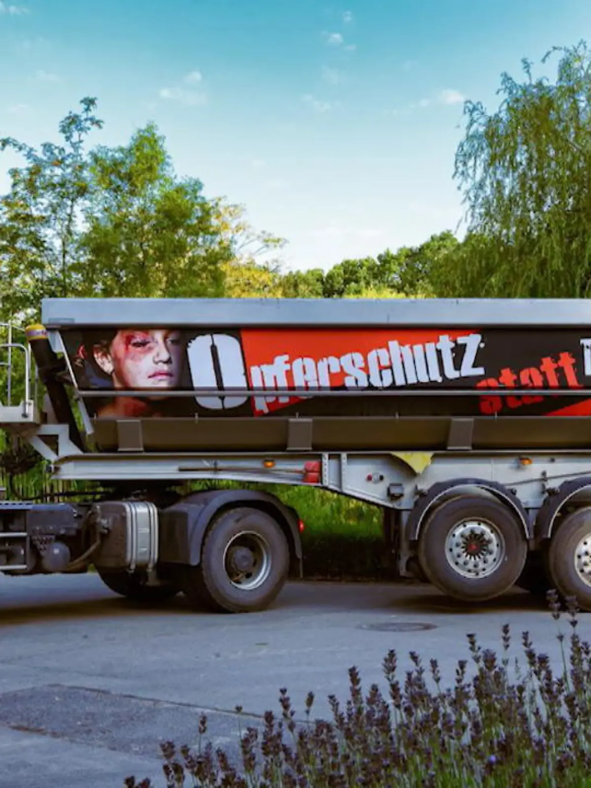 Bild zu: "Schüler regen sich auf"