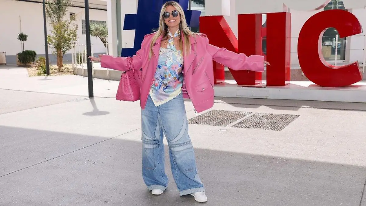 Heidi Klum: Statement-Look mit pinker XXL-Jacke