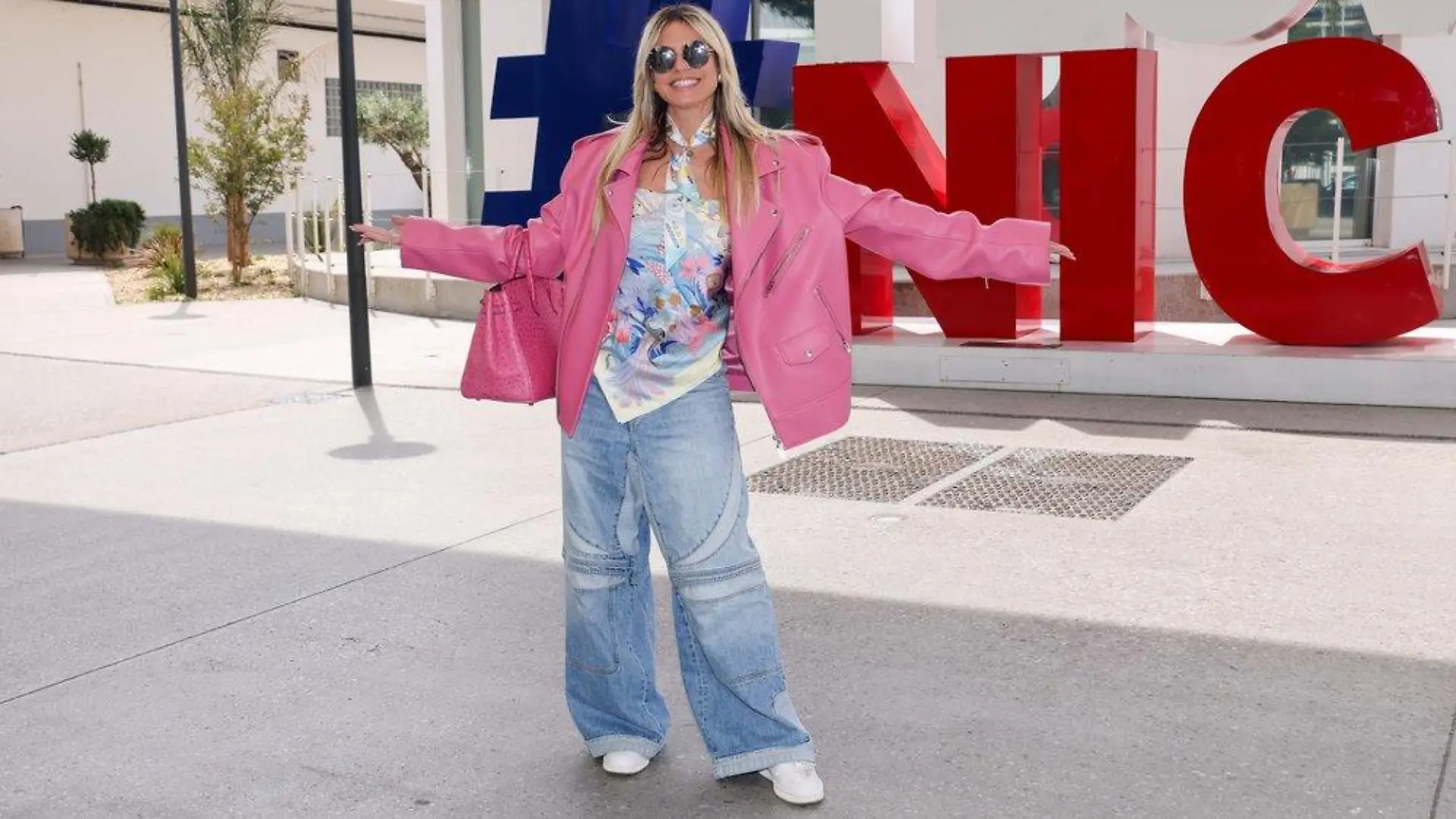Heidi Klum: Statement-Look mit pinker XXL-Jacke