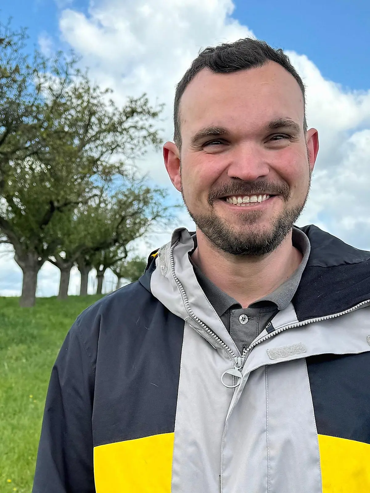 Mutterkuhhalter Max (32) aus Thüringen

+++ Die Verwendung des sendungsbezogenen Materials ist nur mit dem Hinweis und Verlinkung auf RTL+ gestattet. +++
