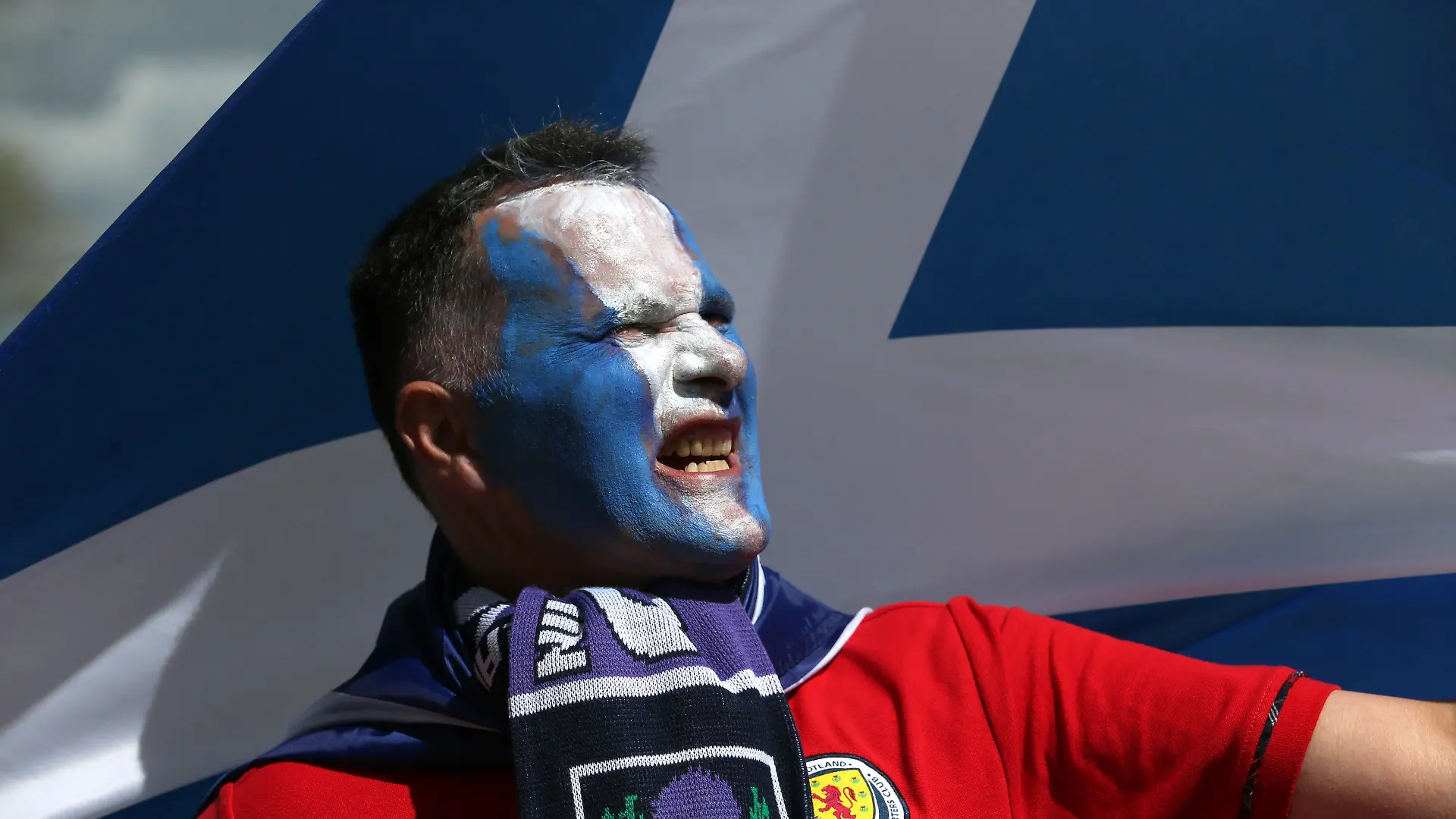 Fußball: WM-Qualifikation, Europa, Gruppenphase, Gruppe F, 6. Spieltag, Schottland - England am 10.06.2017 im Hampden Park in Glasgow (Schottland). Ein schottischer Fan vor dem Spiel. Foto: Jane Barlow/PA Wire/dpa +++(c) dpa - Bildfunk+++