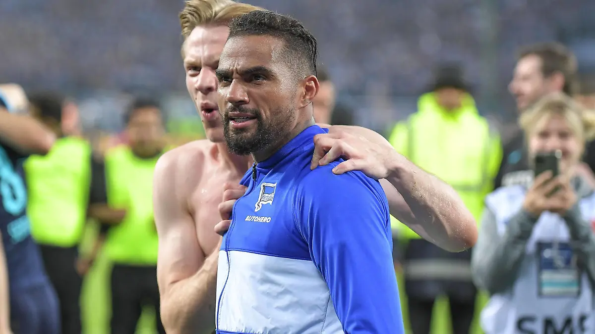 Eher ruhig, Kevin-Prince Boateng Hertha BSC 27, Hamburger SV - Hertha BSC, Fussball, Bundesliga, Relegation, Spiel 2, DFB, 23.05.2022 DFB regulations prohibit any use of photographs as image sequences and/or quasi-video Hamburg Hamburg Deutschland *** Rather quiet, Kevin Prince Boateng Hertha BSC 27 , Hamburger SV Hertha BSC, Football, Bundesliga, Relegation, Game 2, DFB, 23 05 2022 DFB regulations prohibit any use of photographs as image sequences and or quasi video Hamburg Hamburg Germany Copyright: xkolbert-press/BurghardxSchreyerx