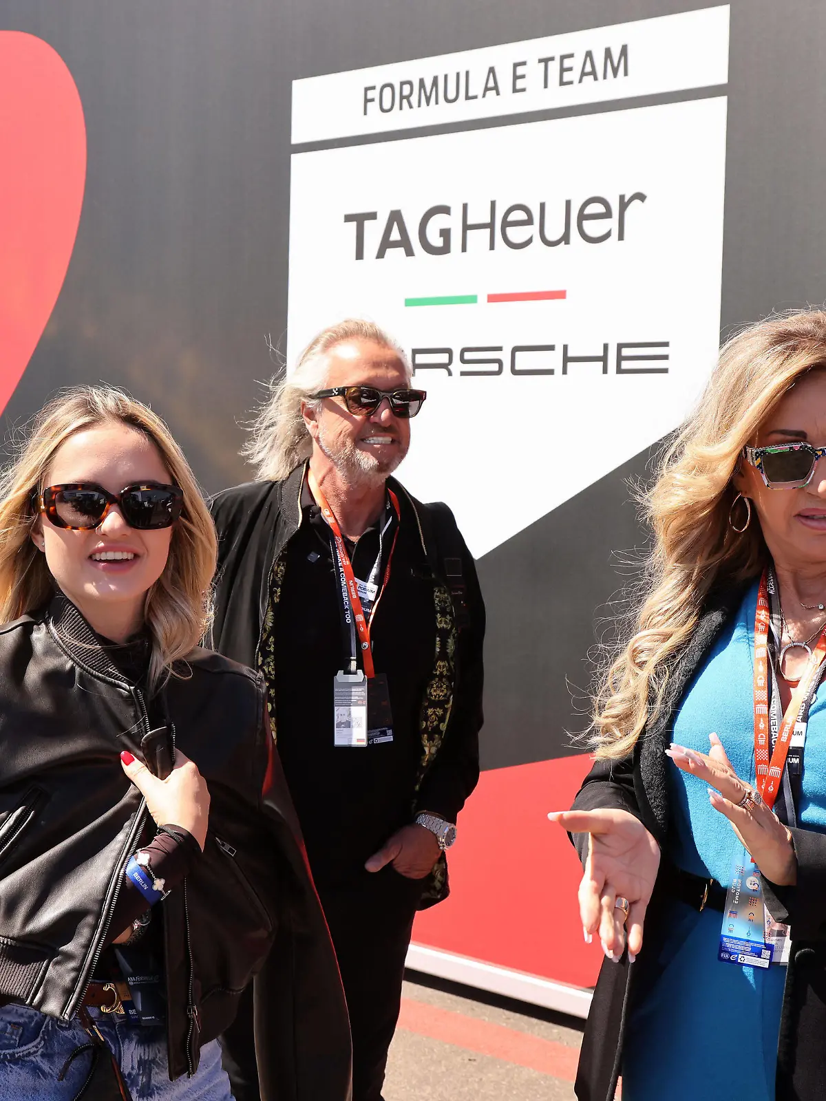 Familie Geiss, die beiden Töchter, Robert und Carmen Geiss v.l.r zu Besuch beim TAG Heuer Porsche Formula E Team, FIA Formel E Weltmeisterschaft, Saison 10, Berlin E- Prix,12.05.2024, Boxengasse *** The Geiss family, the two daughters, Robert and Carmen Geiss from left to right visiting the TAG Heuer Porsche Formula E Team, FIA Formula E World Championship, Season 10, Berlin E Prix,12 05 2024, pit lane