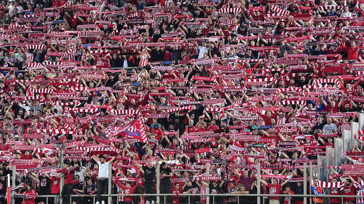 Olympiacos v Aston Villa - UEFA Europa Conference League - Semi Final - Second Leg - Georgios Karaiskakis Stadium Olympiacos fans during the UEFA Europa Conference League semi-final, second leg match at The Georgios Karaiskakis Stadium, Athens. Picture date: Thursday May 9, 2024. Use subject to restrictions. Editorial use only, no commercial use without prior consent from rights holder. PUBLICATIONxNOTxINxUKxIRL Copyright: xZacxGoodwinx 76121013