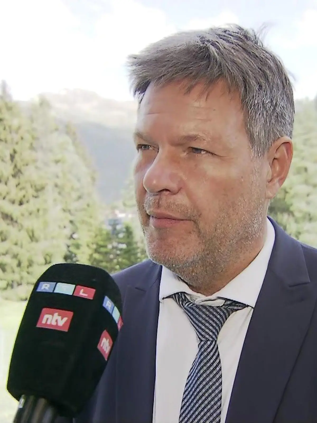 Wirtschaftsminister Robert Habeck (Grüne) im RTL/ntv-Interview in Davos.
