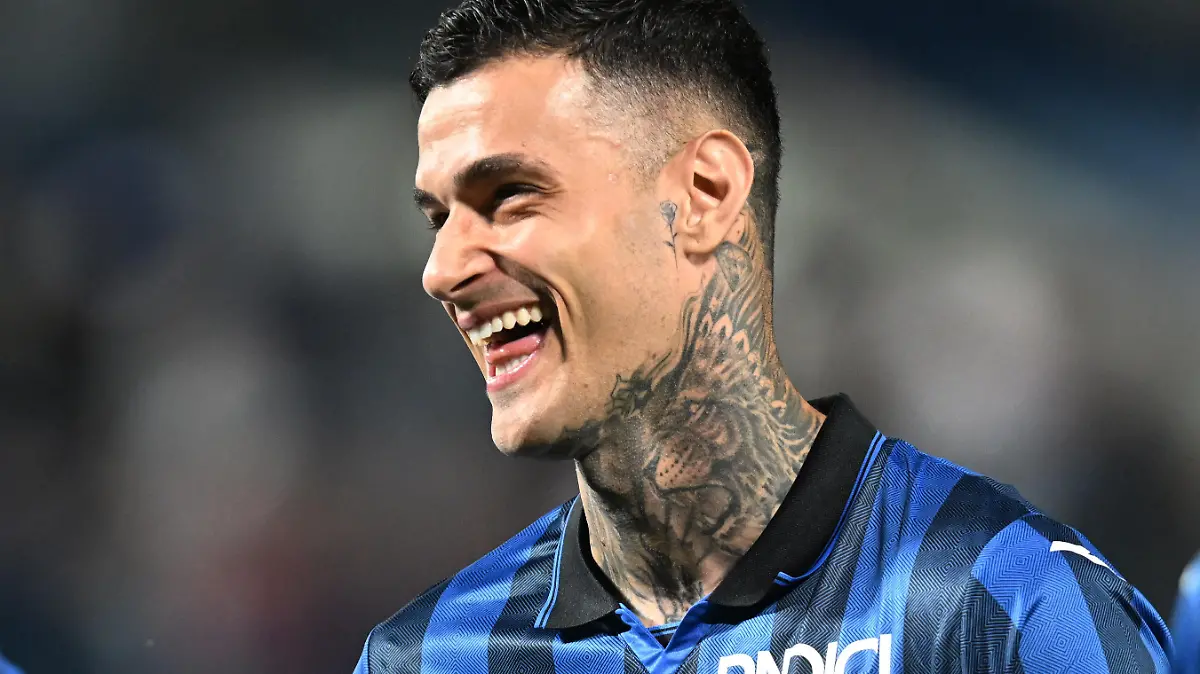 Soccer Football - Serie A - Atalanta v AS Roma - Stadio Atleti Azzurri, Bergamo, Italy - May 12, 2024 Atalanta's Gianluca Scamacca celebrates after the match REUTERS/Daniele Mascolo