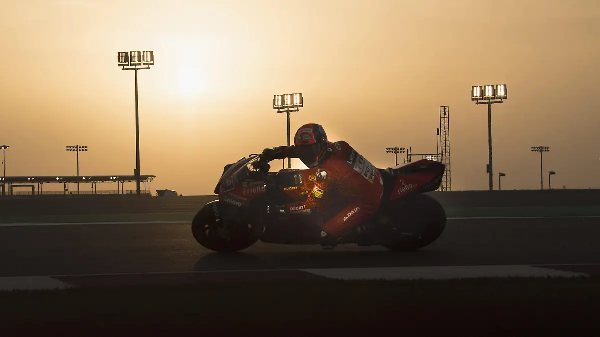 DOHA, QATAR - FEBRUARY 24: Danilo Petrucci of Italy and Ducati Teamrounds the bend  during the MotoGP Tests at Losail Circuit on February 24, 2020 in Doha, Qatar. (Photo by Mirco Lazzari gp/Getty Images)