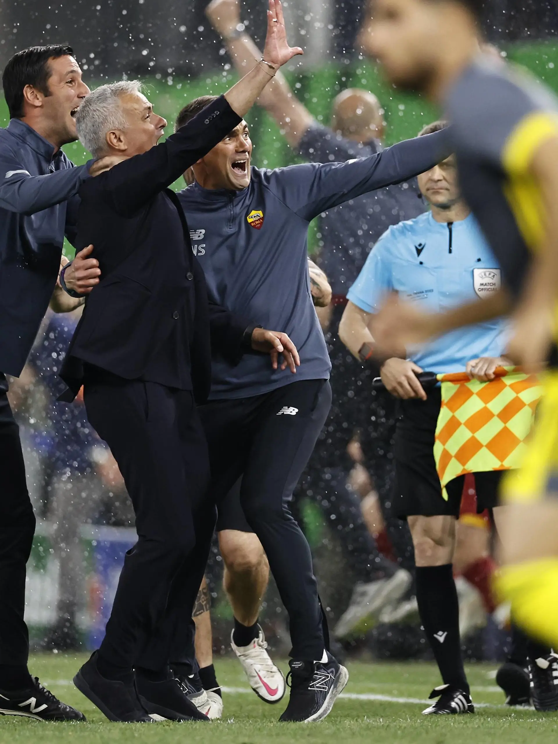 TIRANA - AS Roma coach Jose Mourinho celebrates 5th cup during the UEFA Conference League final match between AS Roma and Feyenoord at the Arena Kombetare on May 25, 2022 in Tirana, Albania. ANP MAURICE VAN STEEN UEFA Europa Conference League FINAL 2021/2022 xVIxANPxSportx/xxANPxIVx *** TIRANA AS Roma coach Jose Mourinho celebrates 5th cup during the UEFA Conference League final match between AS Roma and Feyenoord at the Arena Kombetare on May 25, 2022 in Tirana, Albania ANP MAURICE VAN STEEN UEFA Europa Conference League FINAL 2021 2022 xVIxANPxSportx xxANPxIVx 449301873 originalFilename: 449301873.jpg 