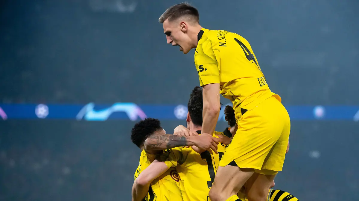 Mats Hummels Borussia Dortmund, 15, Nico Schlotterbeck Borussia Dortmund, 04 jubeln ueber das Tor zum 0:1, FRA, Paris Saint Germain PSG vs Borussia Dortmund BVB, Fussball, UEFA Champions League, Halbfinale Rueckspiel, Saison 2023/2024, 07.05.2024 FRA, Paris Saint Germain PSG vs Borussia Dortmund BVB, Fussball, UEFA Champions League, Halbfinale Rueckspiel, Saison 2023/2024, 07.05.2024 Paris *** Mats Hummels Borussia Dortmund, 15 , Nico Schlotterbeck Borussia Dortmund, 04 celebrate the goal for 0 1, FRA, Paris Saint Germain PSG vs Borussia Dortmund BVB , Football, UEFA Champions League, Semi-final second leg, 2023 2024 season, 07 05 2024 FRA, Paris Saint Germain PSG vs Borussia Dortmund BVB , Football, UEFA Champions League, Semi-final second leg, 2023 2024 season, 07 05 2024 Paris Copyright: xEibner-Pressefoto/Memmlerx EP_MMR