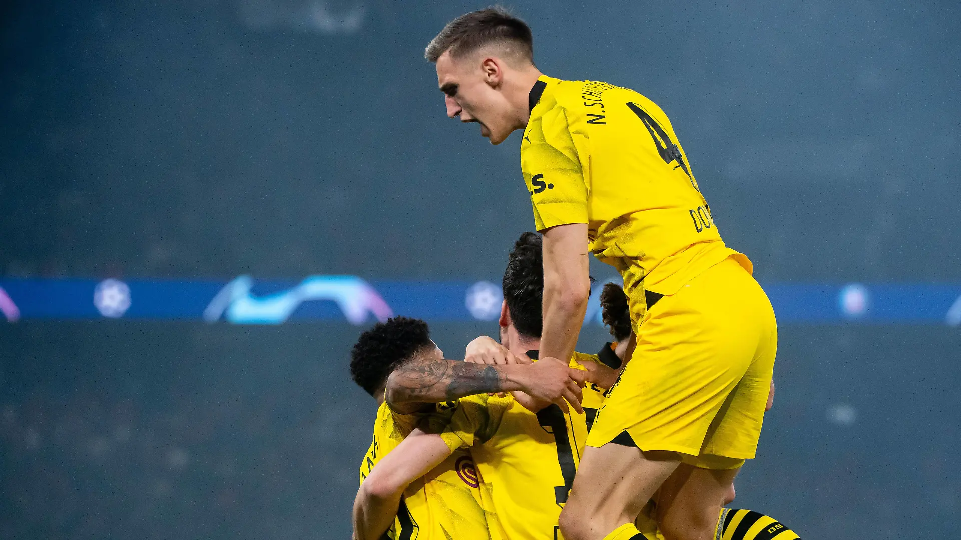 Mats Hummels Borussia Dortmund, 15, Nico Schlotterbeck Borussia Dortmund, 04 jubeln ueber das Tor zum 0:1, FRA, Paris Saint Germain PSG vs Borussia Dortmund BVB, Fussball, UEFA Champions League, Halbfinale Rueckspiel, Saison 2023/2024, 07.05.2024 FRA, Paris Saint Germain PSG vs Borussia Dortmund BVB, Fussball, UEFA Champions League, Halbfinale Rueckspiel, Saison 2023/2024, 07.05.2024 Paris *** Mats Hummels Borussia Dortmund, 15 , Nico Schlotterbeck Borussia Dortmund, 04 celebrate the goal for 0 1, FRA, Paris Saint Germain PSG vs Borussia Dortmund BVB , Football, UEFA Champions League, Semi-final second leg, 2023 2024 season, 07 05 2024 FRA, Paris Saint Germain PSG vs Borussia Dortmund BVB , Football, UEFA Champions League, Semi-final second leg, 2023 2024 season, 07 05 2024 Paris Copyright: xEibner-Pressefoto/Memmlerx EP_MMR