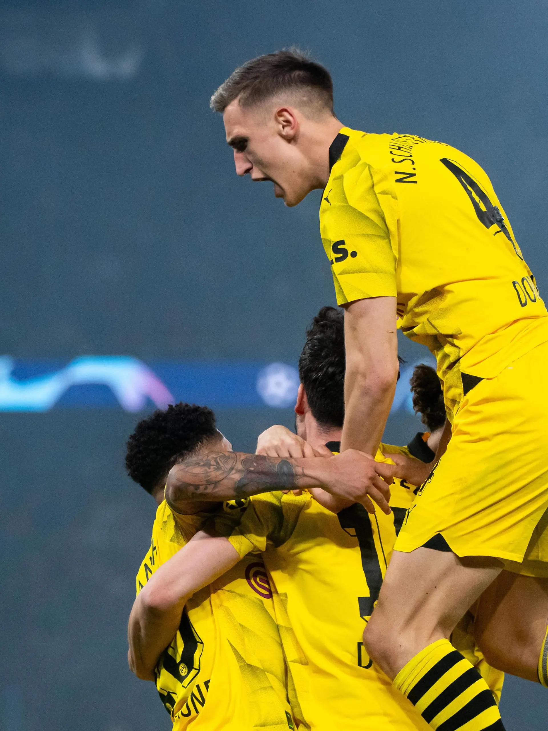 Mats Hummels Borussia Dortmund, 15, Nico Schlotterbeck Borussia Dortmund, 04 jubeln ueber das Tor zum 0:1, FRA, Paris Saint Germain PSG vs Borussia Dortmund BVB, Fussball, UEFA Champions League, Halbfinale Rueckspiel, Saison 2023/2024, 07.05.2024 FRA, Paris Saint Germain PSG vs Borussia Dortmund BVB, Fussball, UEFA Champions League, Halbfinale Rueckspiel, Saison 2023/2024, 07.05.2024 Paris *** Mats Hummels Borussia Dortmund, 15 , Nico Schlotterbeck Borussia Dortmund, 04 celebrate the goal for 0 1, FRA, Paris Saint Germain PSG vs Borussia Dortmund BVB , Football, UEFA Champions League, Semi-final second leg, 2023 2024 season, 07 05 2024 FRA, Paris Saint Germain PSG vs Borussia Dortmund BVB , Football, UEFA Champions League, Semi-final second leg, 2023 2024 season, 07 05 2024 Paris Copyright: xEibner-Pressefoto/Memmlerx EP_MMR