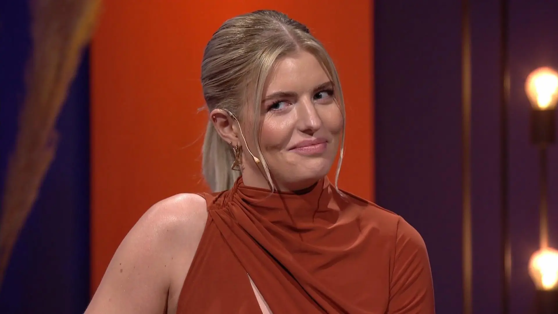 Für Xanders Aussagen gibt's von Antonia ein eindeutiges Side Eye