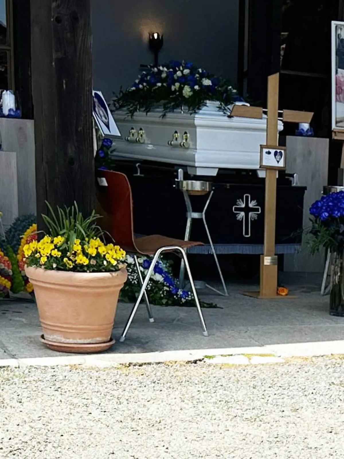 Marie (19) ist am 14. Mai in einem weißen Sarg beerdigt worden.
