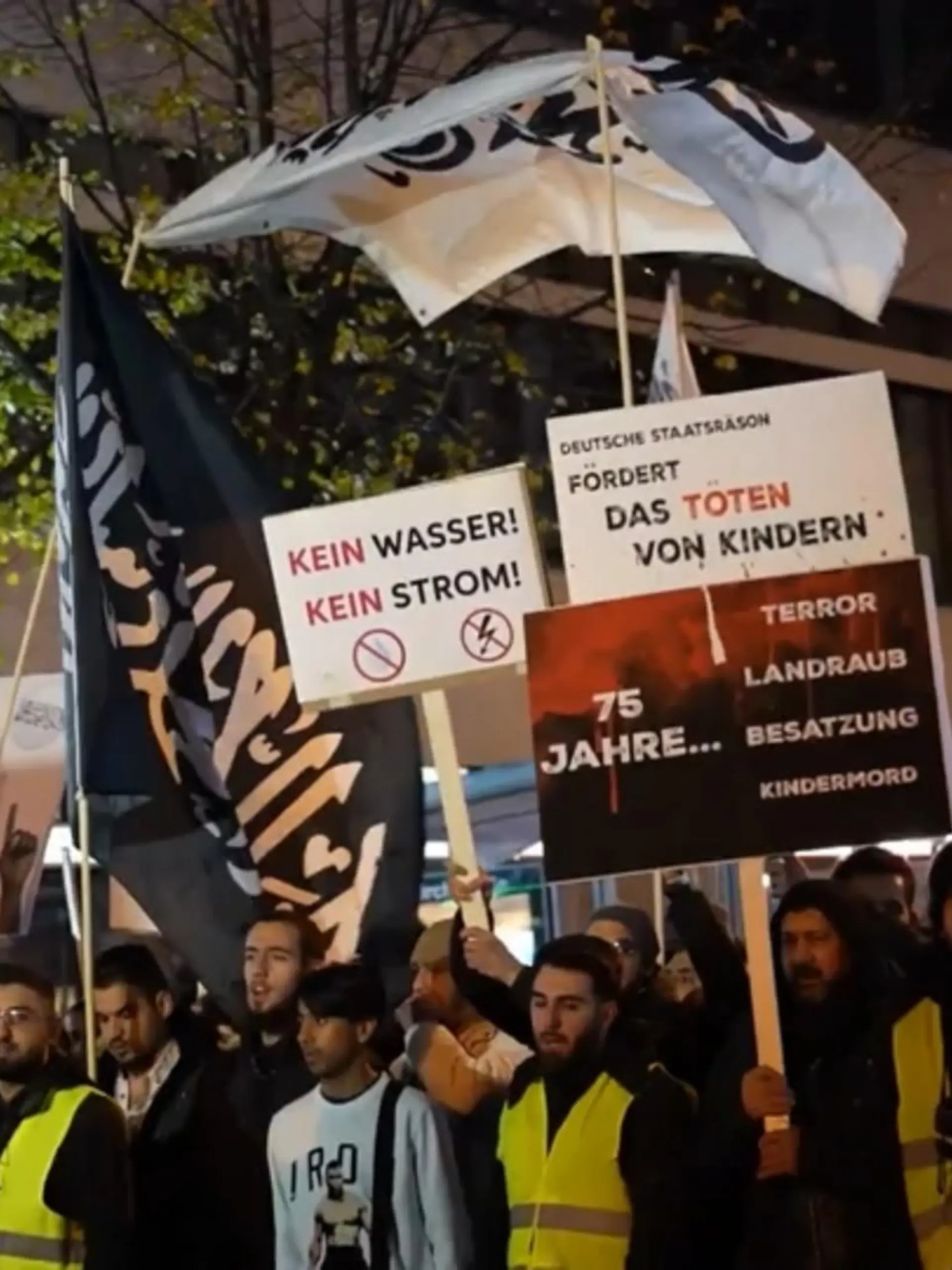 Bild zu: "Reul stellt „Lagebild Islamismus“ vor"